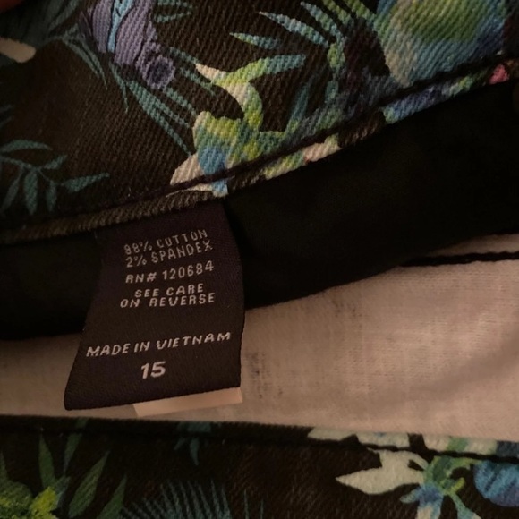 NWT DISNEY WOMENS STITCH SHORTS - Picture 6 of 6